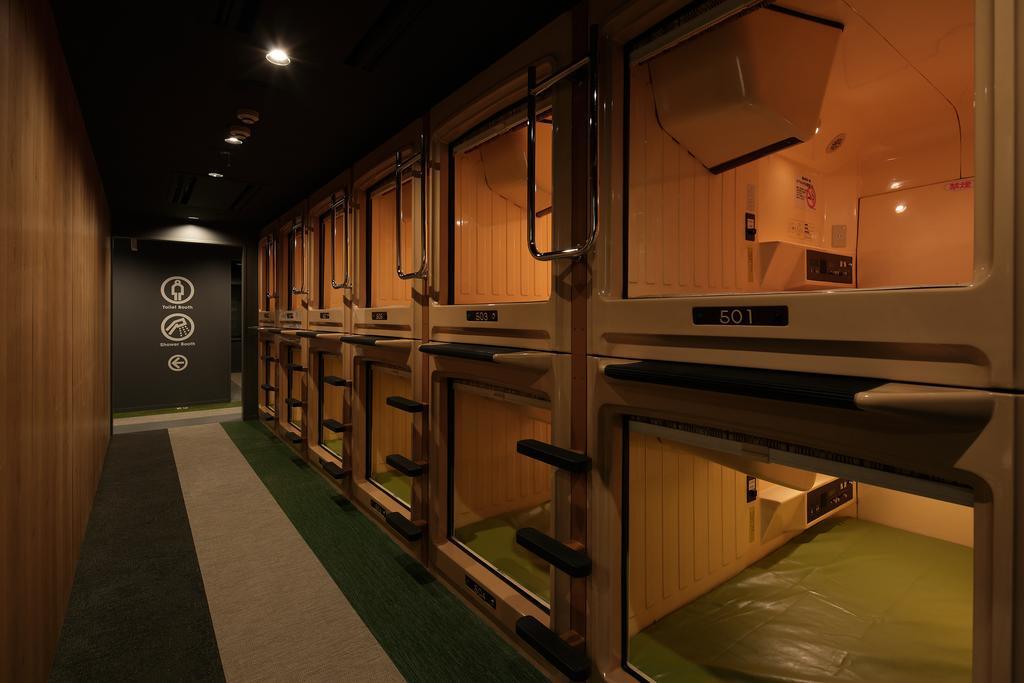 Booth Netcafe & Capsule Hotel a capsule