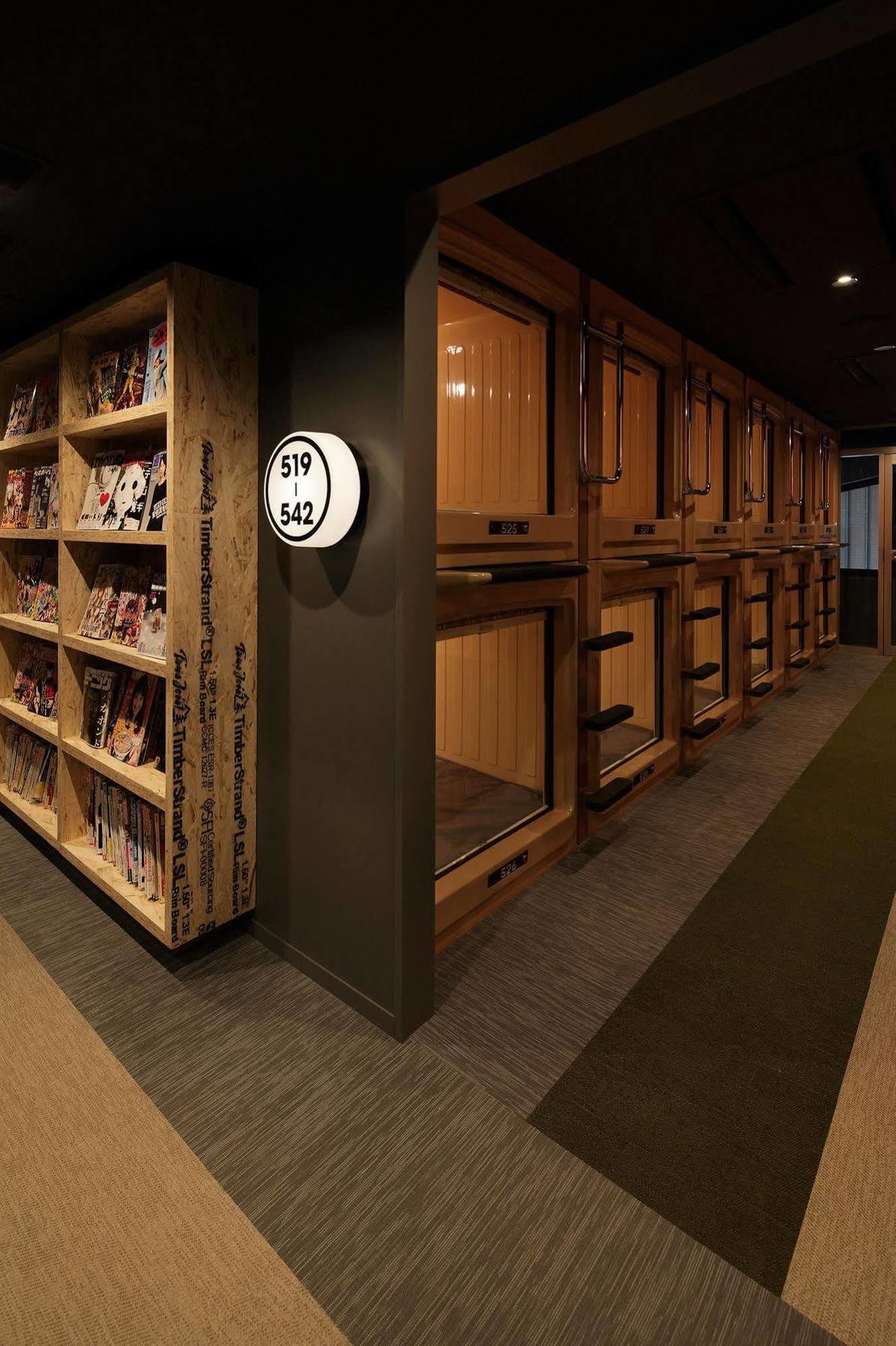 Booth Netcafe & Capsule Hotel a capsule